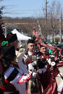 20080330_st_patricks_parade_mystic_conn_00_highland_pipe_band.JPG
