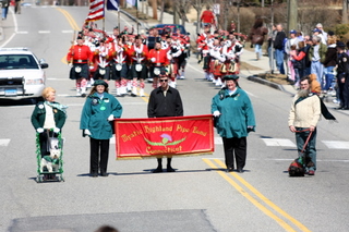 20080330_st_patricks_parade_mystic_conn_06_highland_pipe_band.JPG