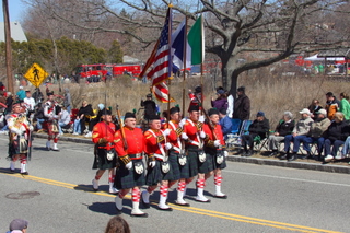20080330_st_patricks_parade_mystic_conn_10_highland_pipe_band.JPG