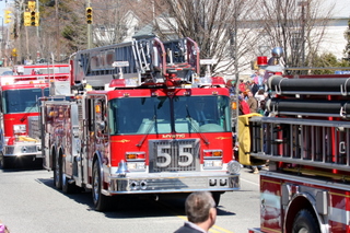 20080330_st_patricks_parade_mystic_conn_18_ladder_55.JPG