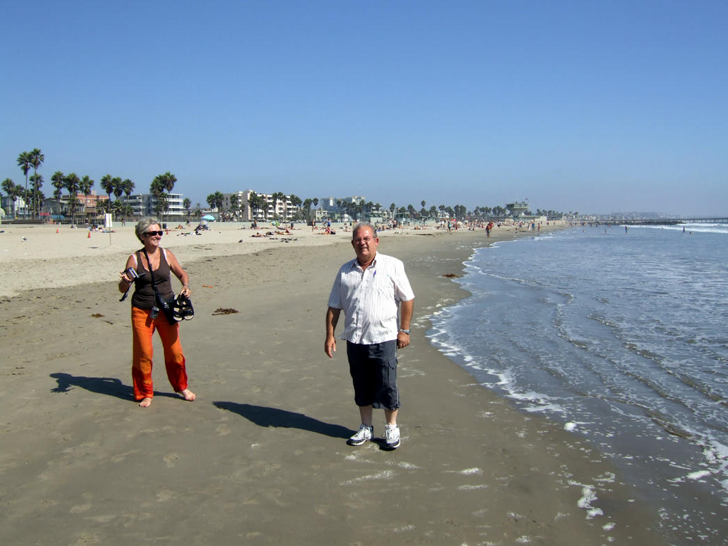 Venice Beach - enjoying the beach2.jpg