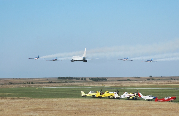 Boing 737 YU-ANP escorted by Stars
