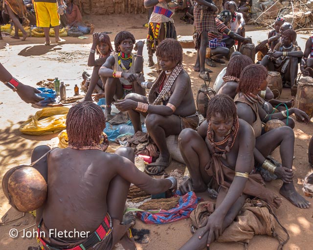 Hamar Women with Goods to Sell