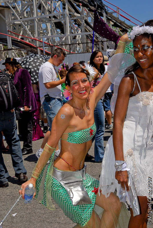 mermaidparade07-221.jpg