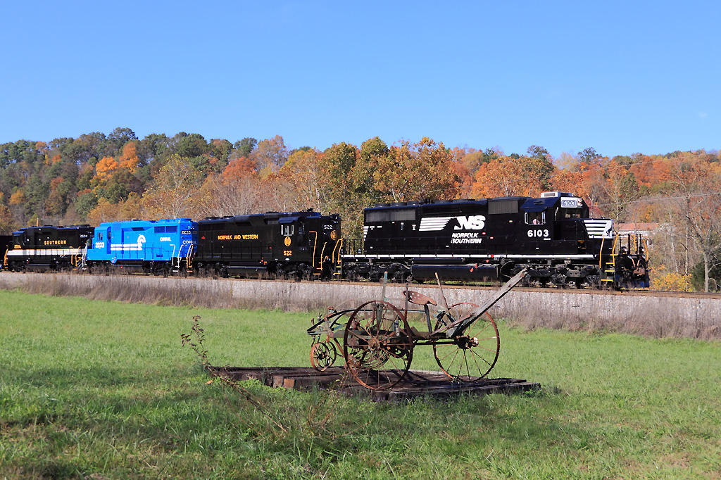Northbound up the Valley near Ellis Run 