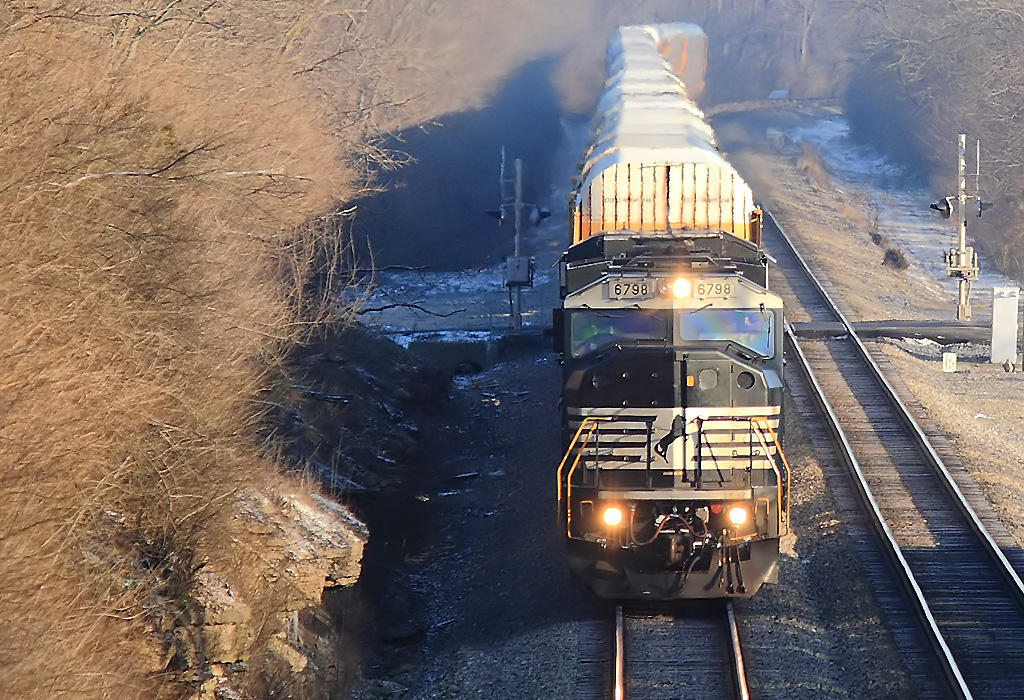 A short NS 289 gets on the move after a crew change at the wye