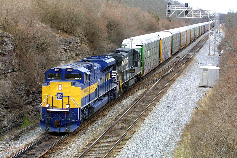 EMDX 74 leads NS train 287 at North Wye