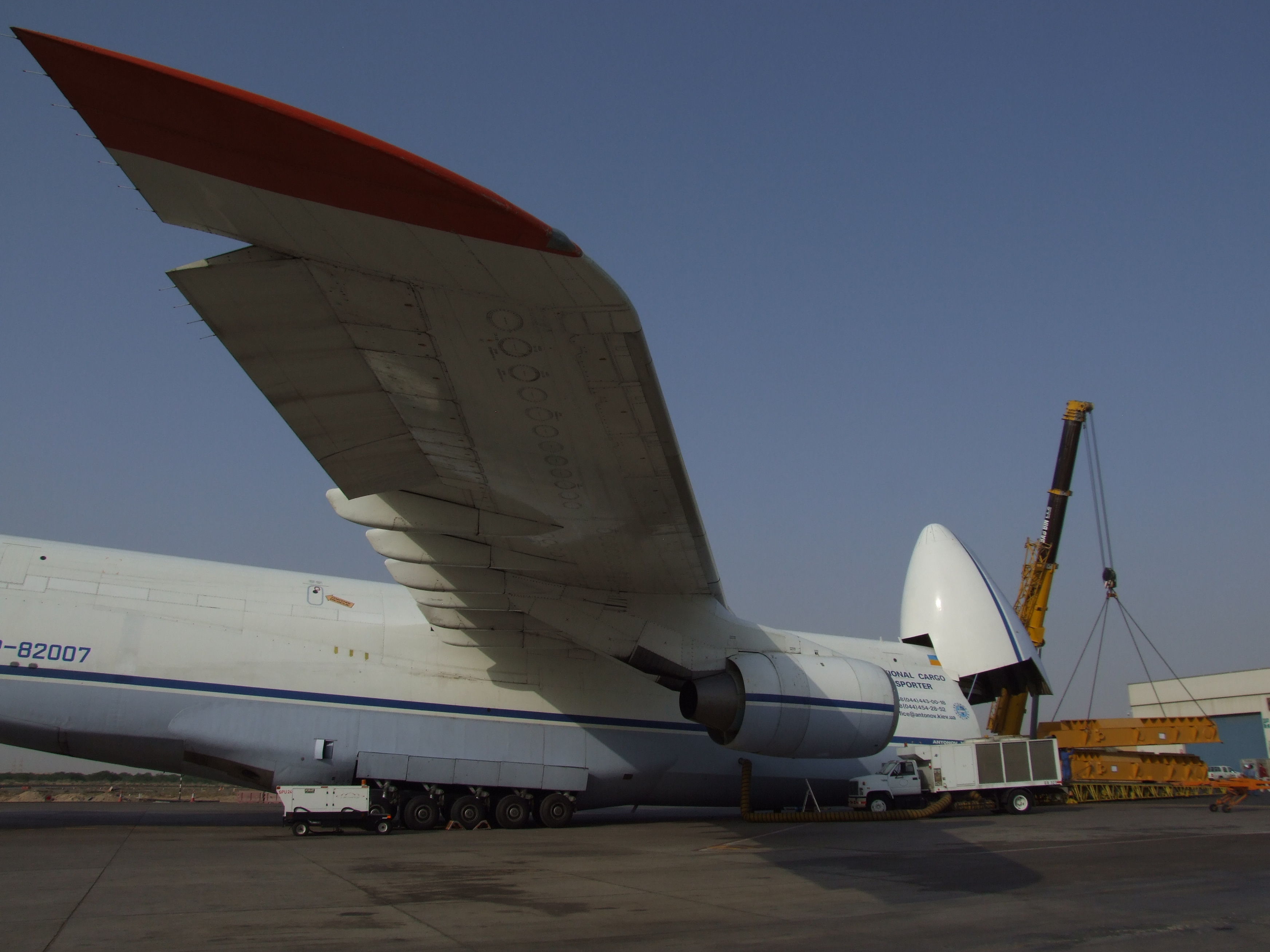 1655 21st August 08 AN124 loading for Kabul at Sharjah Airport.JPG