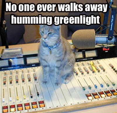 humminggreenlight.jpg Sound bashes stage lighting