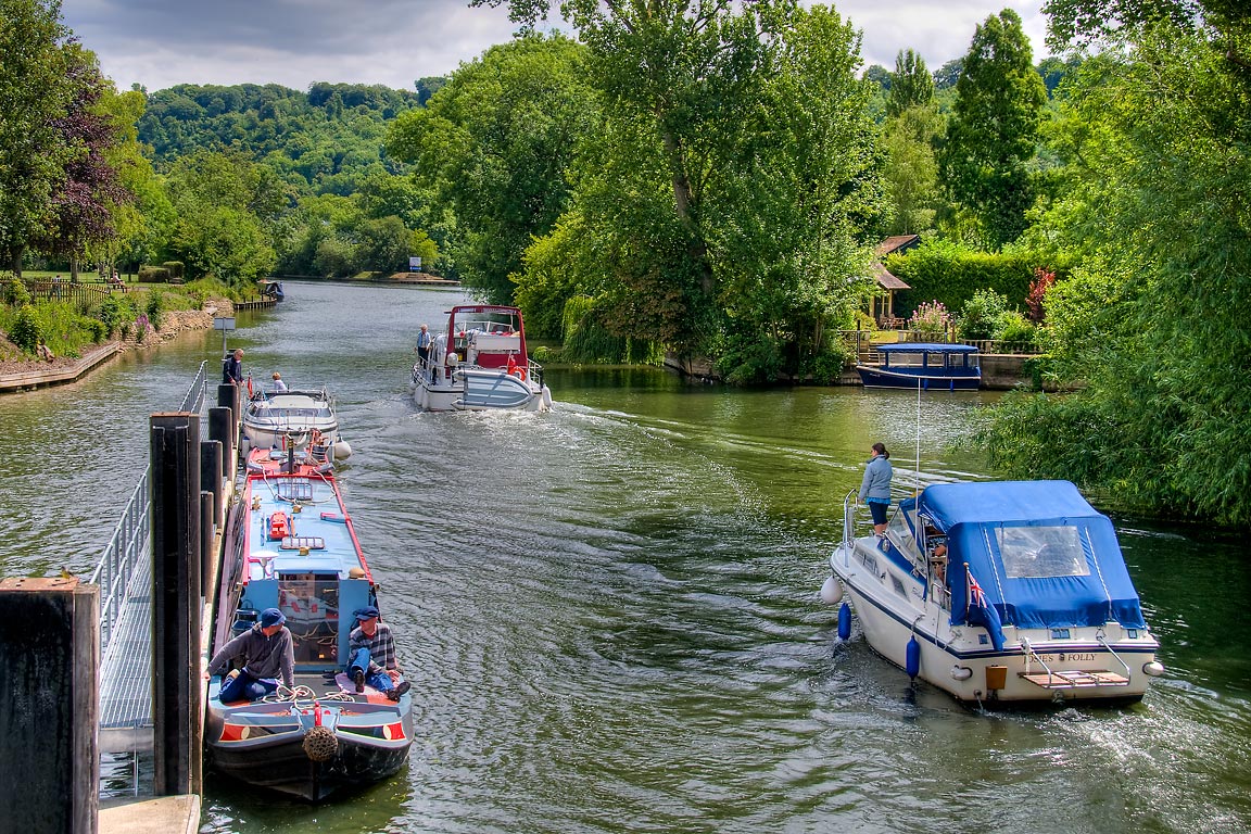 Coming and going, Marlow lock