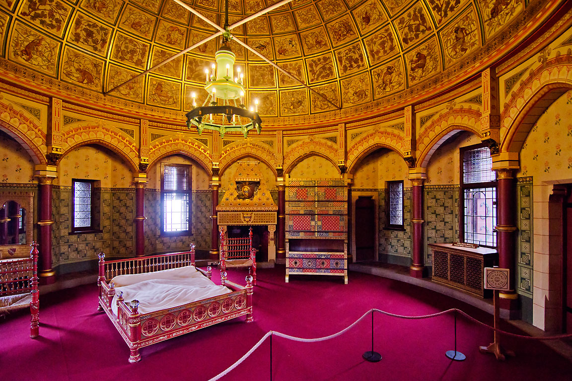Lady Butes bedroom, Castell Coch