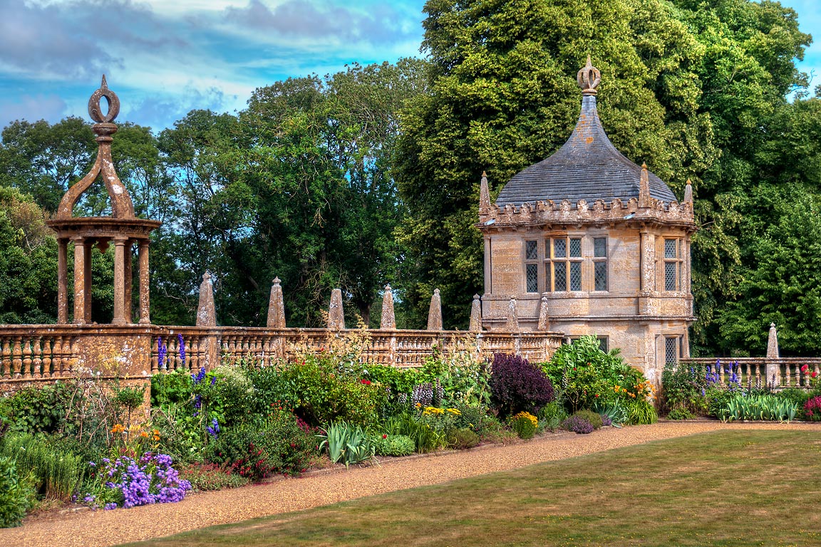 Garden corner, Montacute House, Somerset (3322)