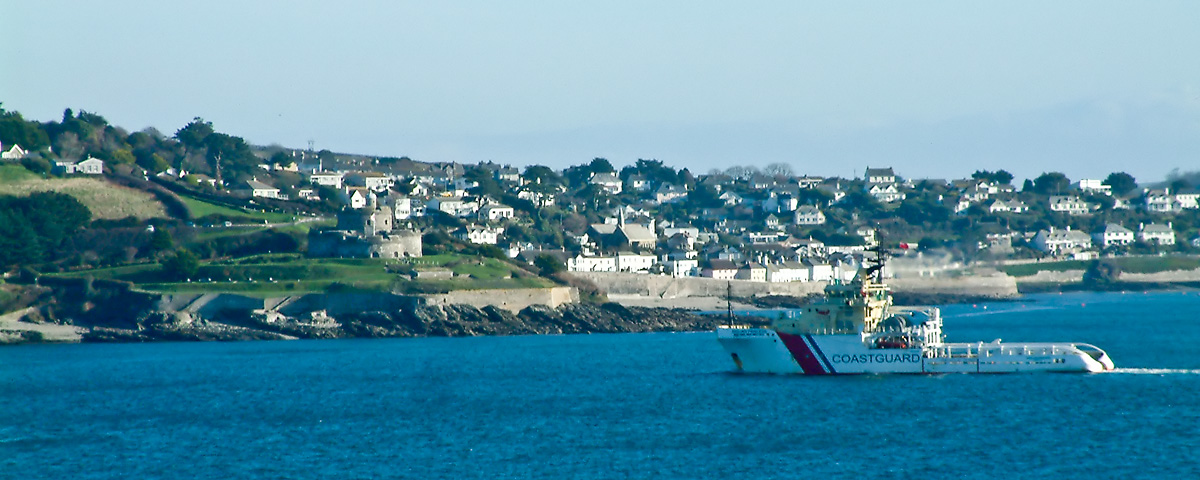 Coastguard vessel passing St. Mawes (3130)