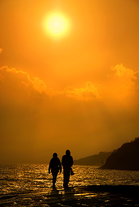 Sunset stroll along the Cobb, Lyme Regis (2015)