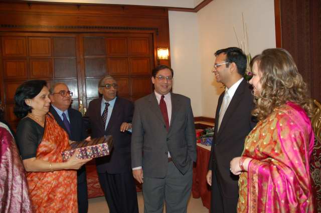 VIVEK + MAYA081.JPG