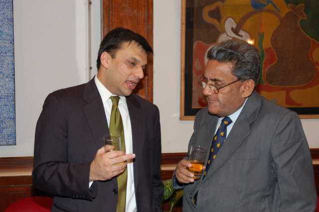 VIVEK + MAYA113.JPG