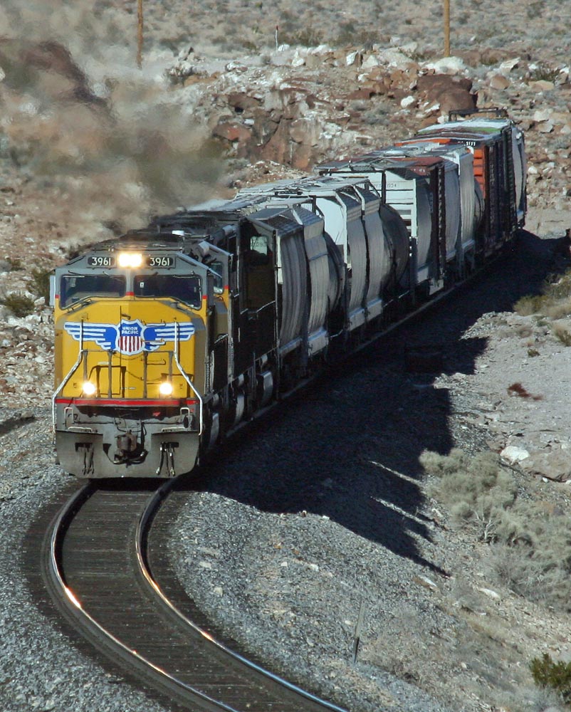 UP 3961 Erie station