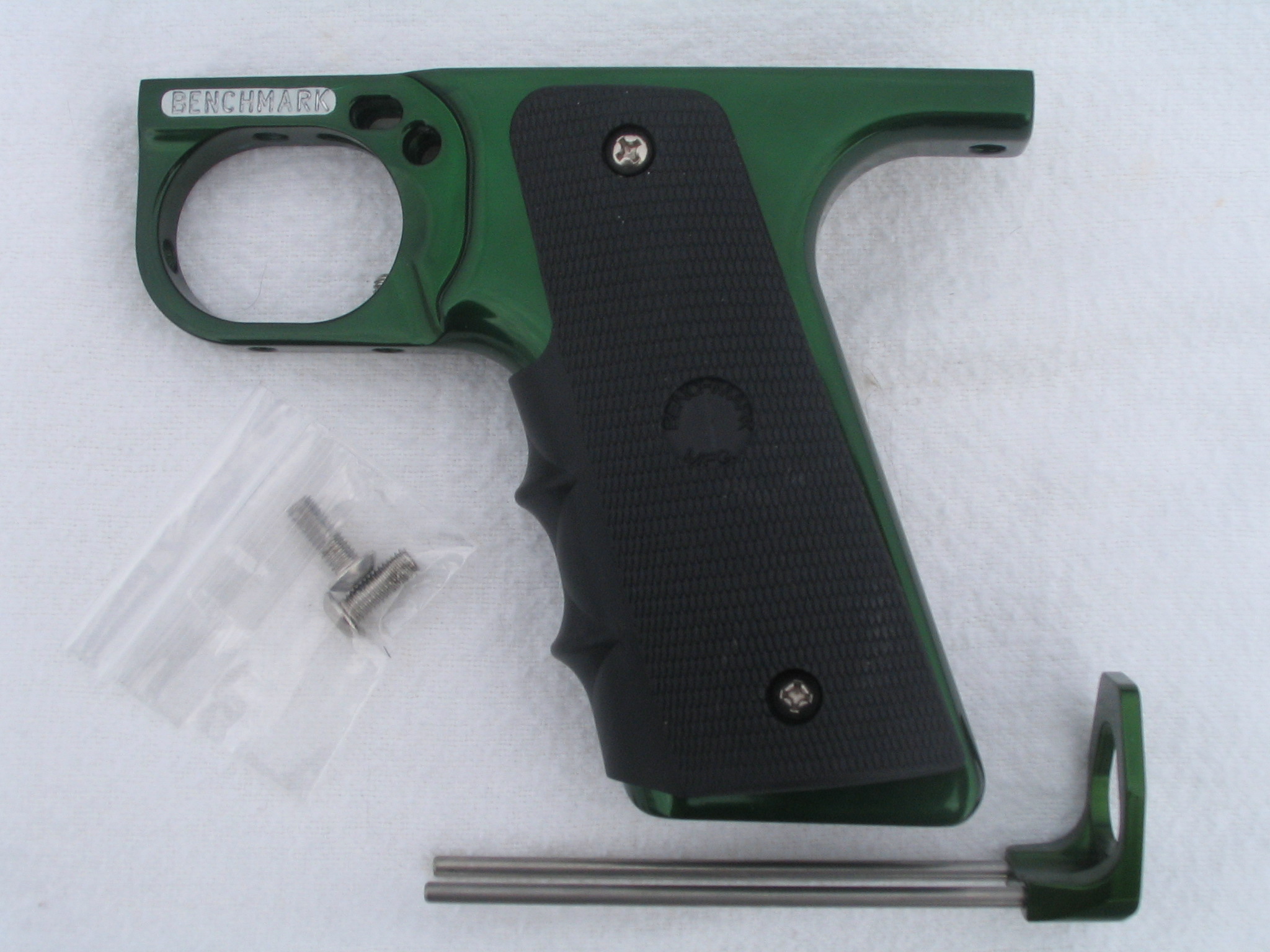 Benchmark slider with built in beavertail