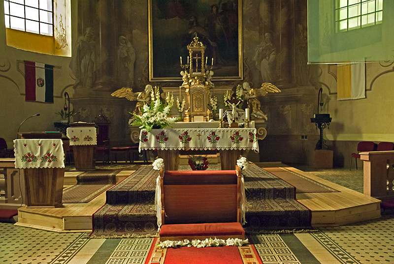 Maty altar, ready for a wedding