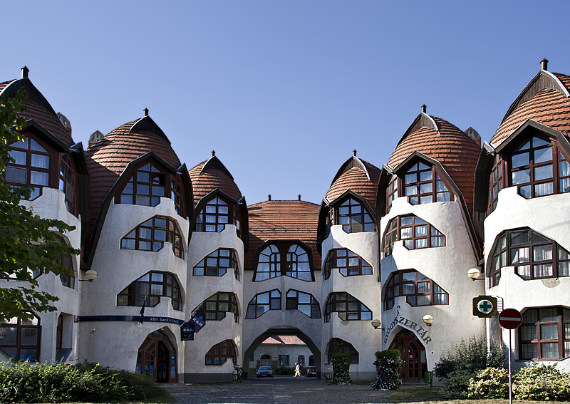 SROSPATAK, apartment building