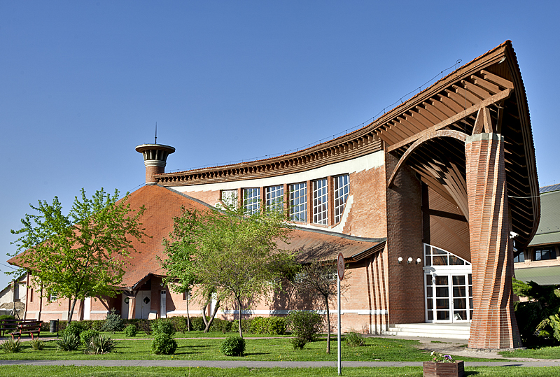 Public library by Imre Makovecz