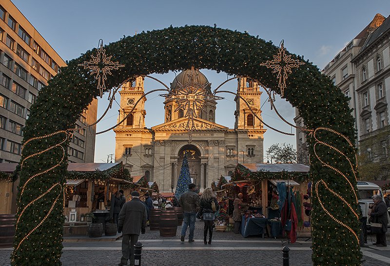 Christmas market at St. Stephens Basilica