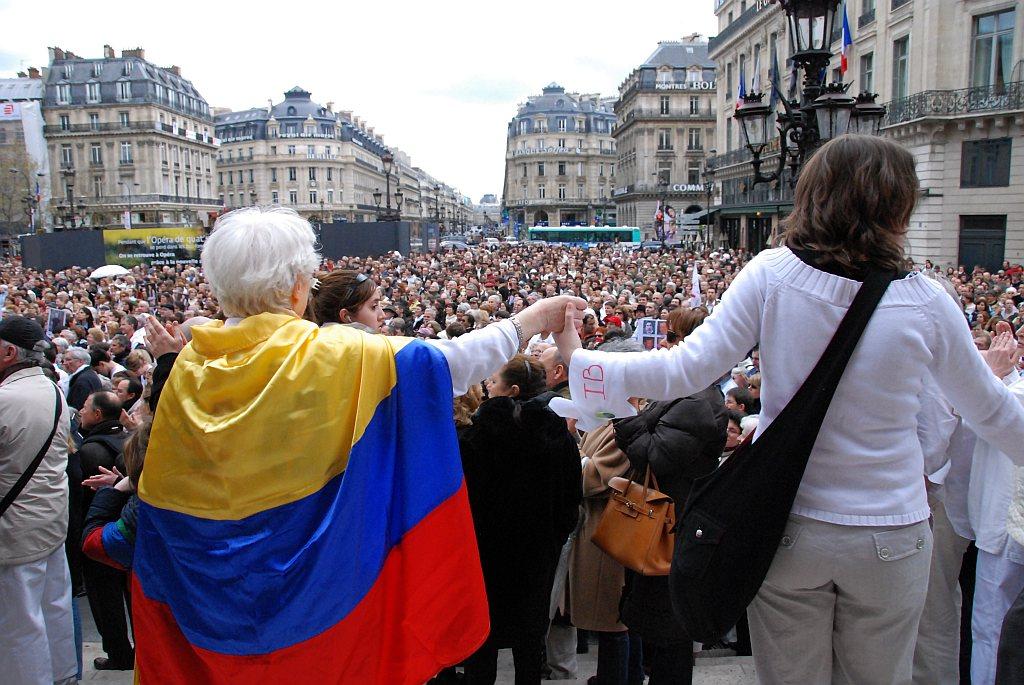 Rassemblement devant lOpra de Paris.