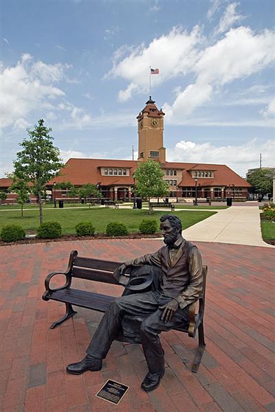 Lincoln Statue