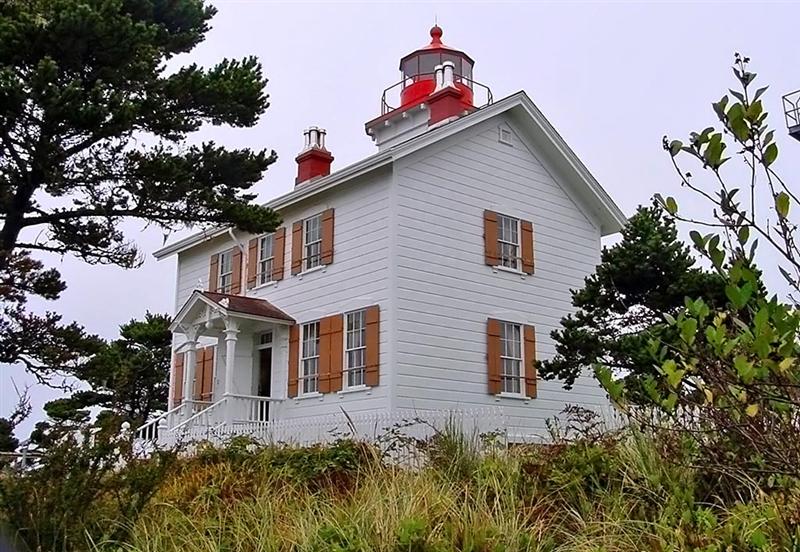 Yaquina Bay Lighthouse
