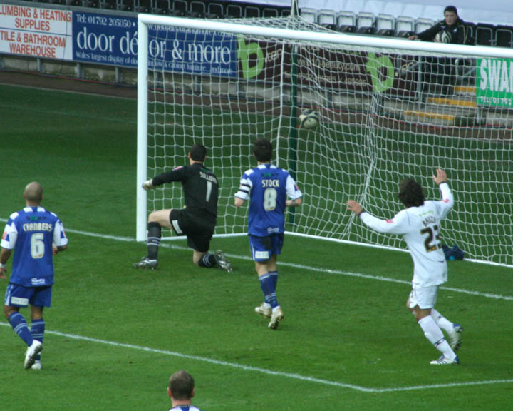 ...Gomez Scores