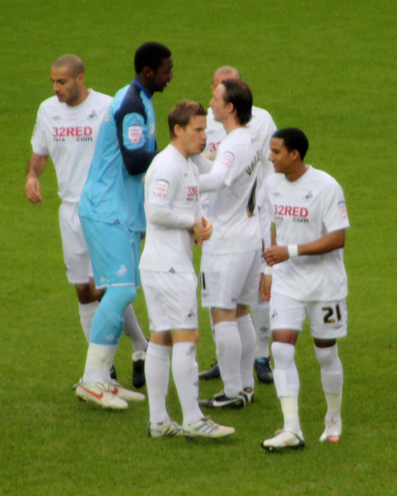 Gulliver Gives the Team Talk In Lilliput