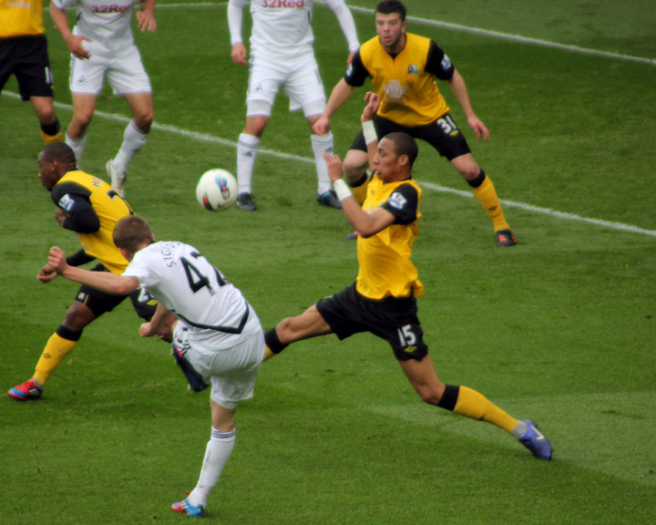 Gylfi Shoots