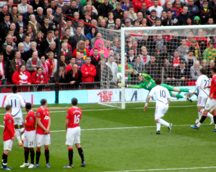 Gylfi Free Kick