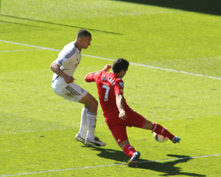 Suarez Fails To Get Past Caulker