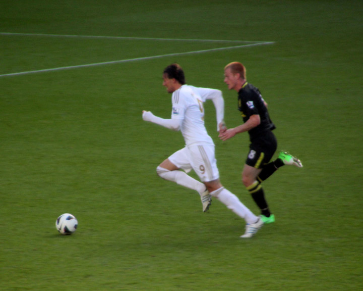 Michu Runs Clear