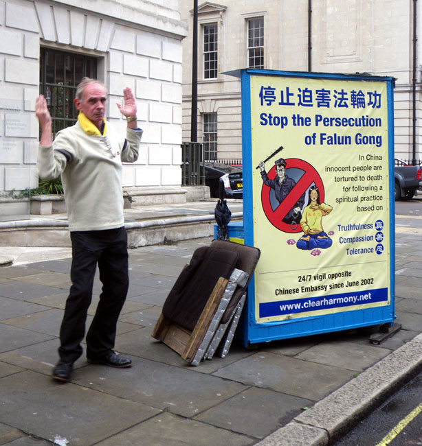 Mr Koskhol & Falun Gong