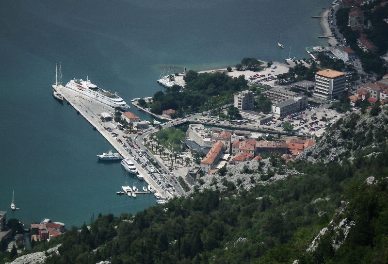  Kotor from serpentine road