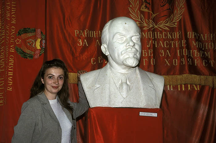 Lenin as mentor, Grutas