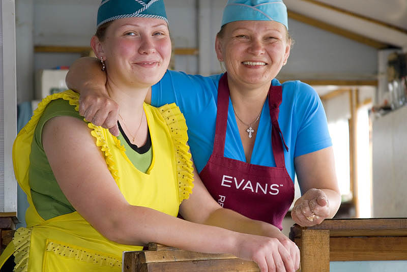 Mother & daughter cooks, Russian Far East