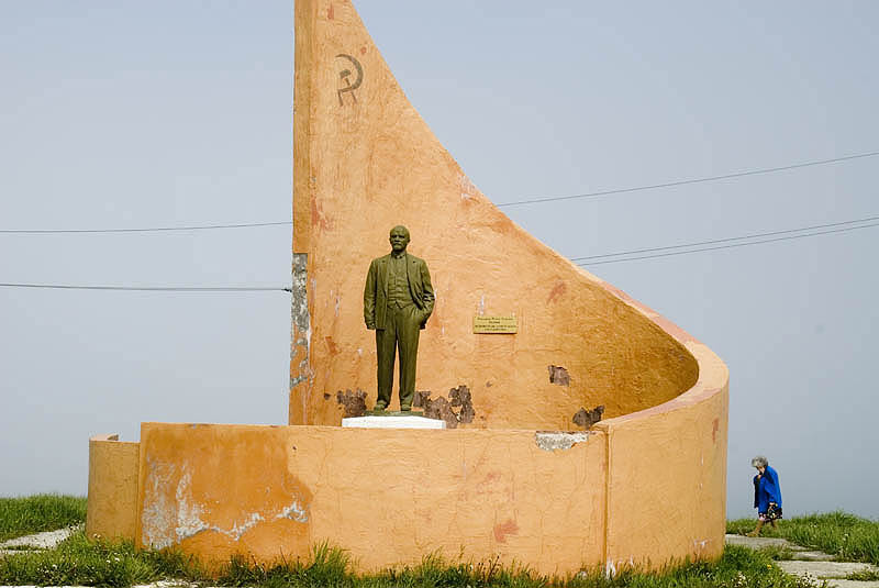 Lenin monument in Nikol'skoye