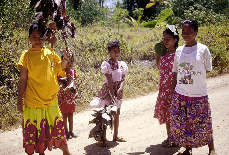 Women and children in rural Pohnpei