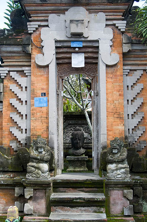 Balinese doors: an infinite variety