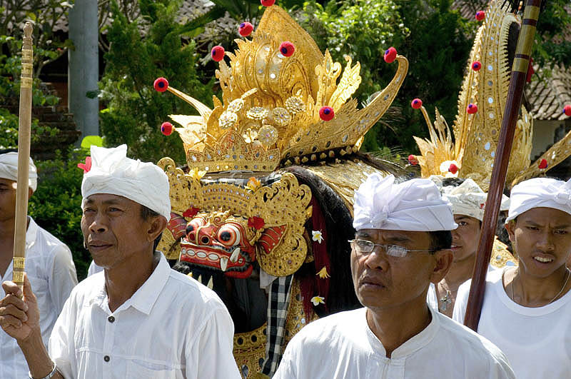 Temple procession, Benyutung