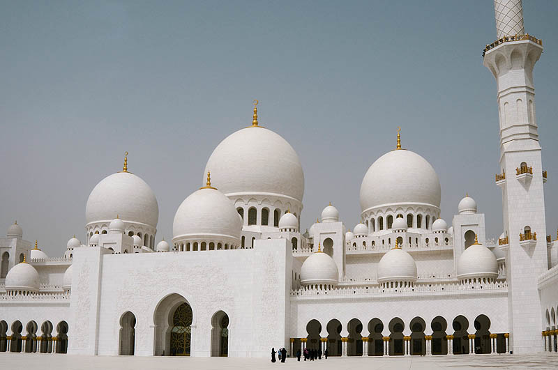 Courtyard of the Zayed Grand Mosque