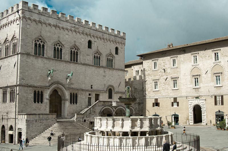 Piazza IV Novembre, with the Fontana Maggiore and the Palazzo dei Priori