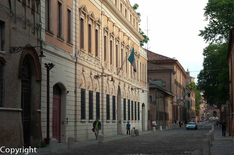 Passing the Questura (police HQ) on Corso Ercolo I d'Este