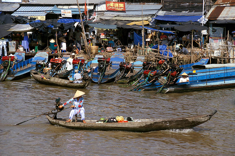 Floating market at Cai Rang