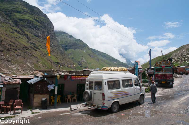 A wayside halt south of Keylong, climbing steadily up to the Rohtang La