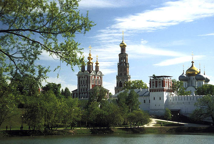 Novodevichy, 18th C. convent of the 'New Maidens' in Moscow