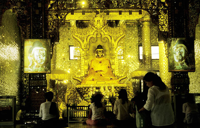 Shrine inside the Bo Ta Taung Pagoda, Yangon (Rangoon)